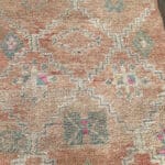 Rosalie_ vintage Boujaad tapijt in crème- en roze tinten