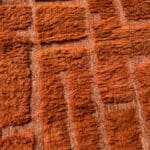 Brændt orange Beni Ouarain tæppe i grafiske mønstre