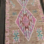 ZAHRA løber vintage berbertæppe i rosa, turkise og beige nuancer