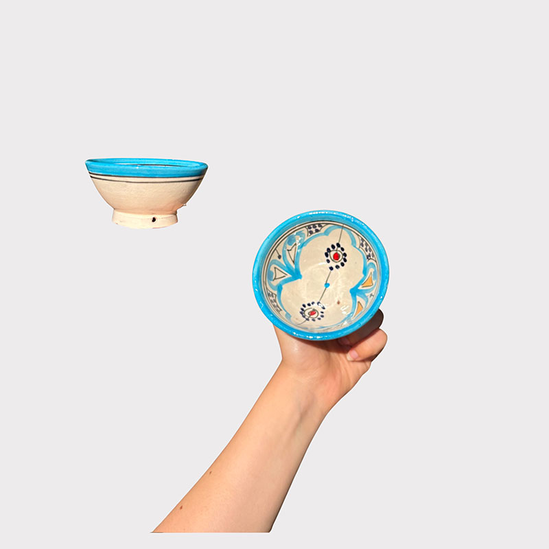 10 cm bowl in several varieties of blue