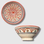 Bol brun de 18 cm de diamètre. Fabriqué artisanalement au Maroc, orné d'un magnifique motif.