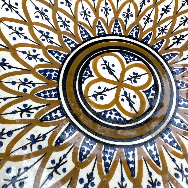 Brown dish with detailed pattern, measures 42 cm, handmade in Morocco.
