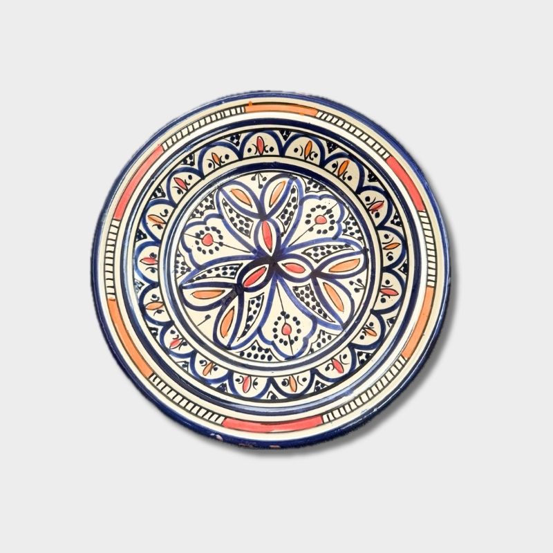 Beautiful couscous dish in ceramic measuring 28 centimeters. Blue with a colored pattern, and handmade in Morocco.