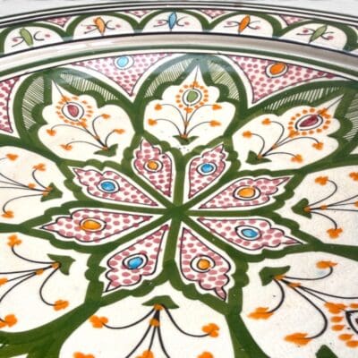 Green 42 cm dish with details in light blue, red and yellow.