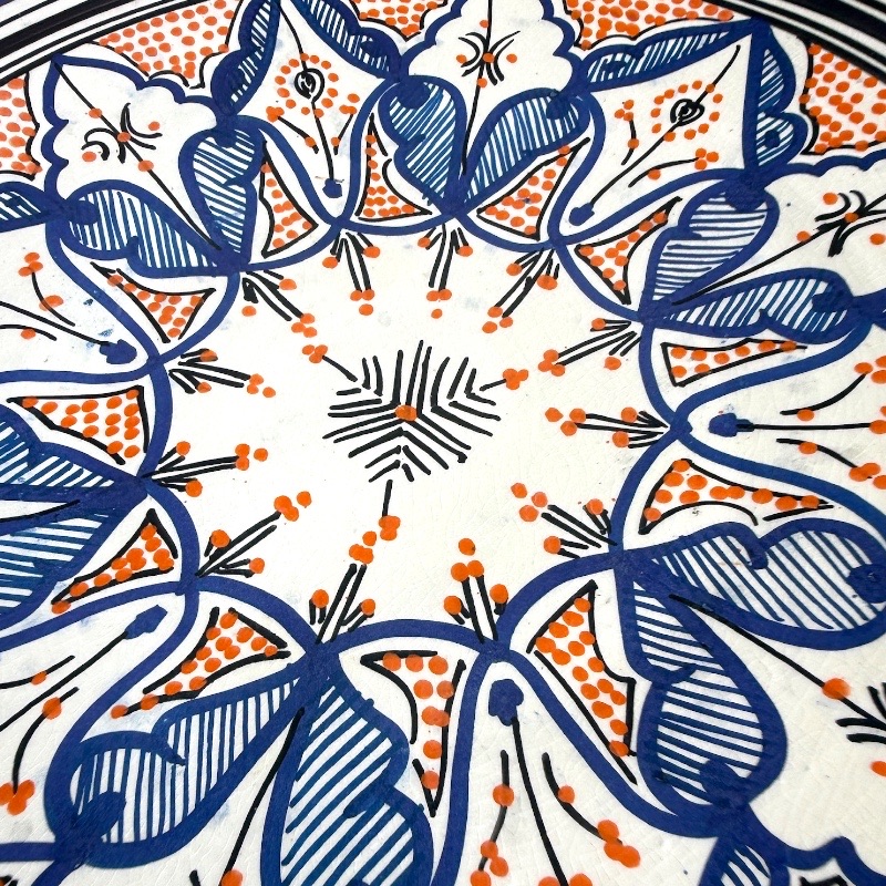 Blue dish with colored pattern and details in orange, measuring 42 cm, handmade in Morocco.