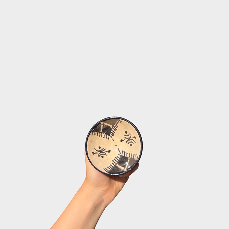 Petit bol marocain de 8 cm de diamètre, disponible en plusieurs couleurs.