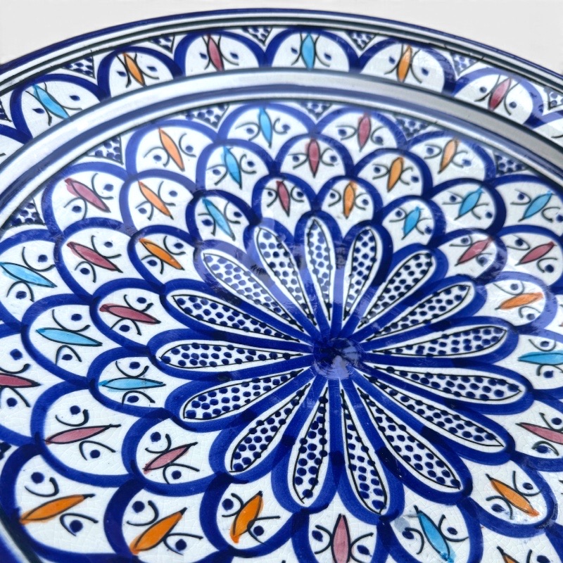 Blue dish with colored pattern and details in light blue, red and yellow, measuring 42 cm, handmade in Morocco.