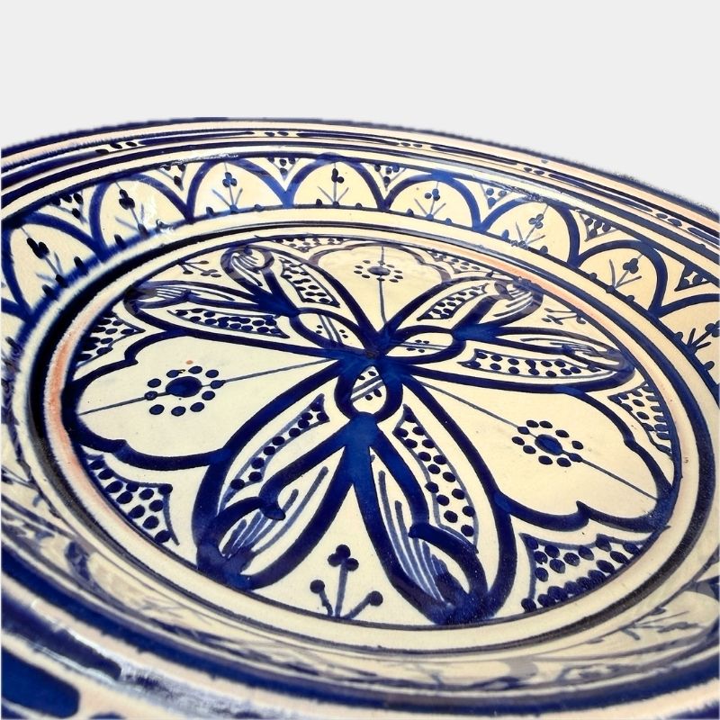 Beautiful couscous dish in ceramic measuring 28 centimeters. Blue, and handmade in Morocco.