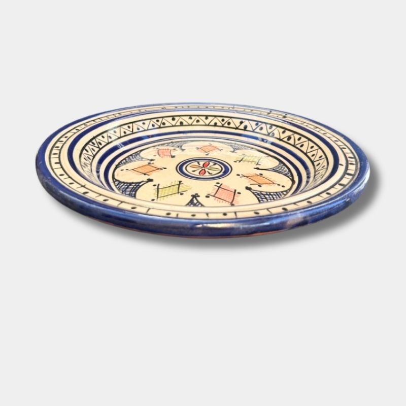 Beautiful couscous dish in ceramic measuring 28 centimeters. Blue with a colored pattern, and handmade in Morocco.