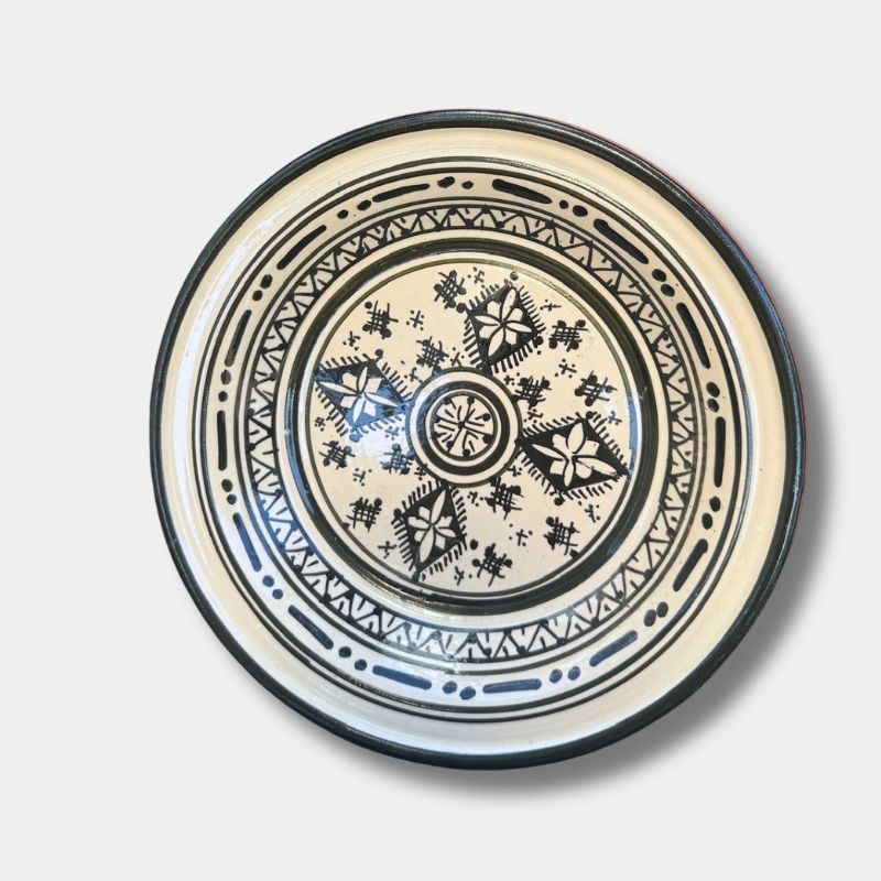 Beautiful couscous dish in ceramic measuring 28 centimeters. Black, and handmade in Morocco.