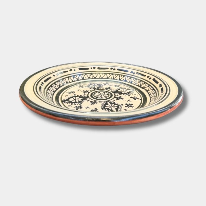 Beautiful couscous dish in ceramic measuring 28 centimeters. Black, and handmade in Morocco.