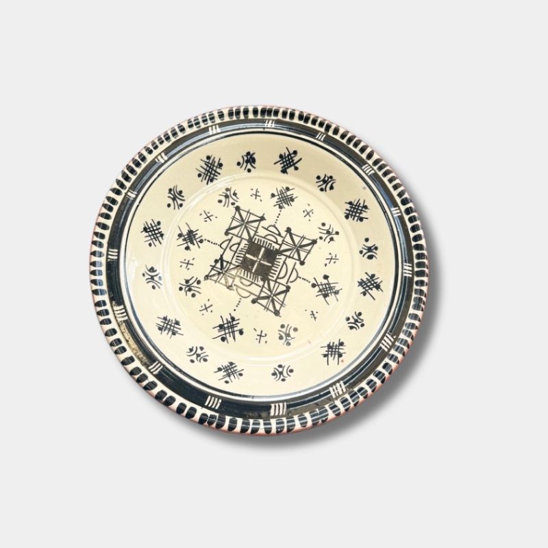Beautiful couscous dish in ceramic measuring 28 centimeters. Black, and handmade in Morocco.