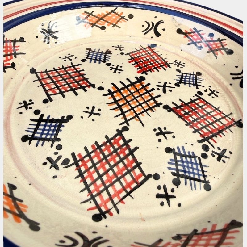 Beautiful couscous dish in ceramic measuring 28 centimeters. Blue, and handmade in Morocco.