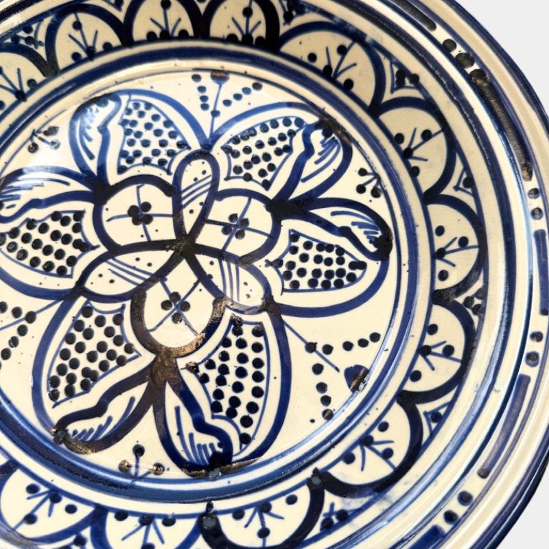 Beautiful couscous dish in ceramic measuring 28 centimeters. Blue. Handmade in Morocco.