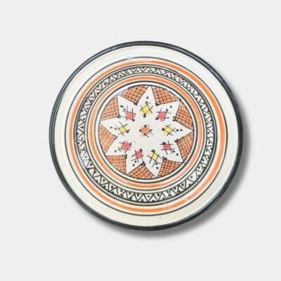 Beautiful couscous dish in ceramic measuring 28 centimeters. Black with orange pattern, and handmade in Morocco.