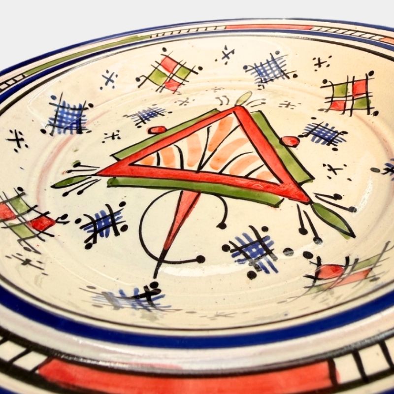 Beautiful couscous dish in ceramic measuring 28 centimeters. Blue with a colored pattern, and handmade in Morocco.