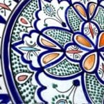 Blue dish with colored pattern and details in green, red, light blue and yellow, measuring 42 cm, handmade in Morocco.