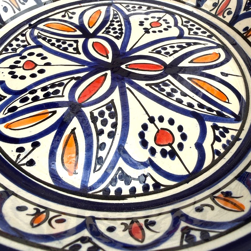 Beautiful couscous dish in ceramic measuring 28 centimeters. Blue, and handmade in Morocco.