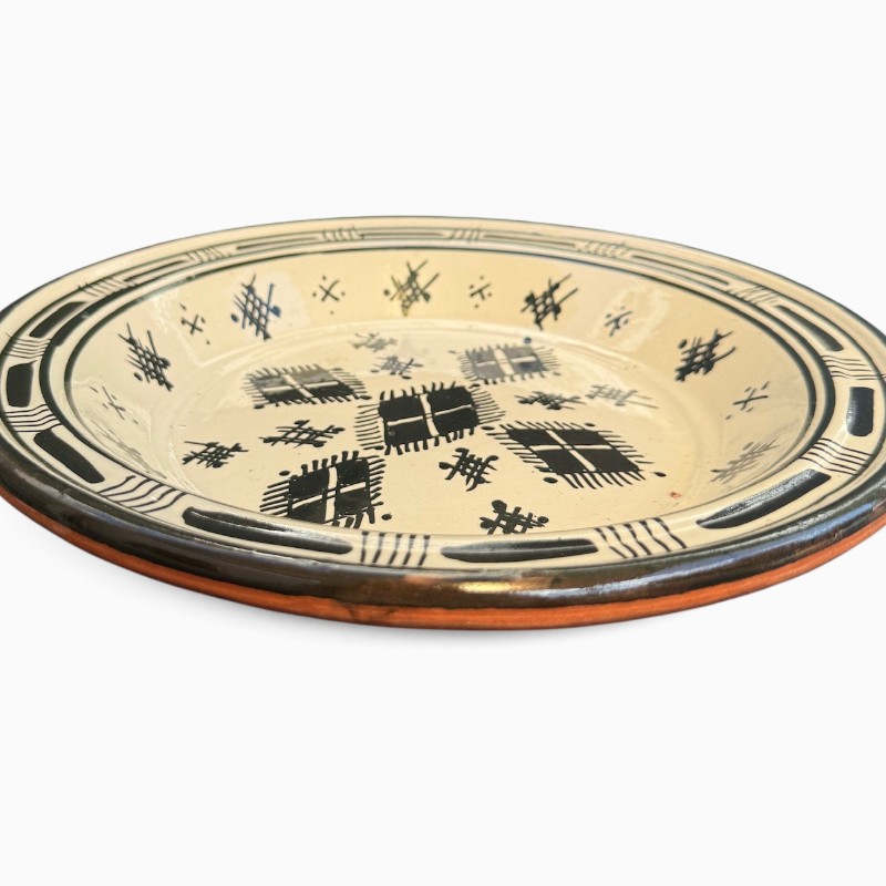 Beautiful couscous dish in ceramic measuring 28 centimeters. Black, and handmade in Morocco.