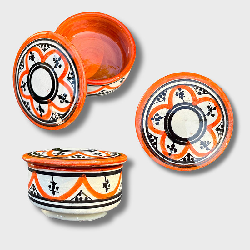 Pot en céramique orange, fabriqué à la main au Maroc.