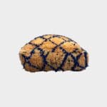 Coussin de sol Amaya en laine pêche à motif losanges bleus