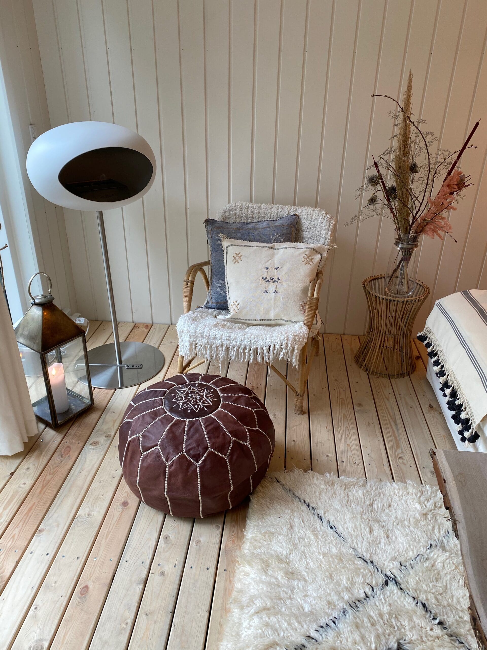 Moroccan pouf in the interior