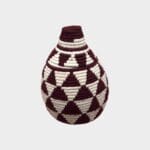 Berbermand met bordeauxrode en crèmekleurige accenten.