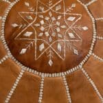 Pouf marron clair à motif marocain - Modèle haut