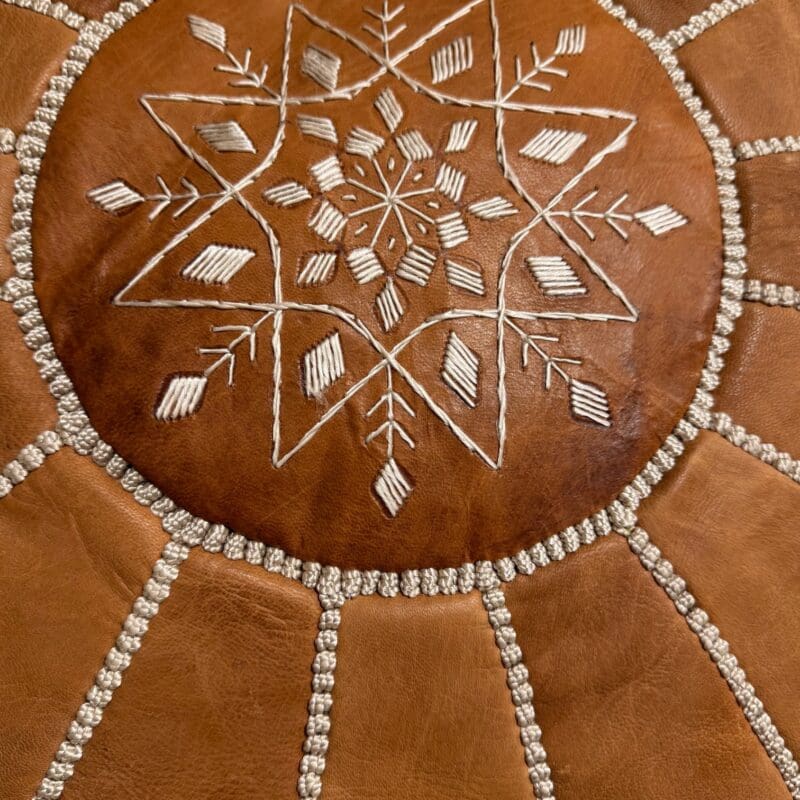 Pouf marron clair à motif marocain - Modèle haut