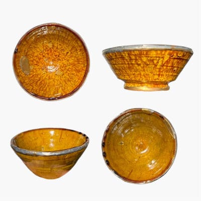 16 cm shell in ocher color with brass details